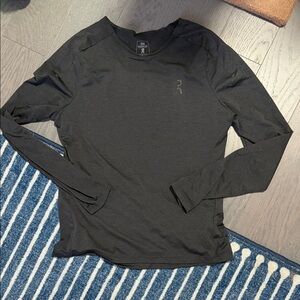 On cloud mens performance long T worn once size small